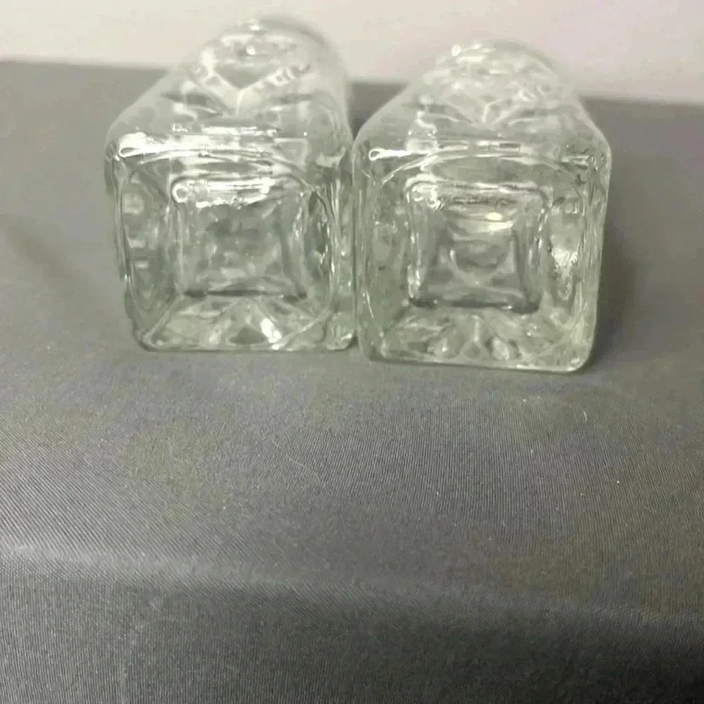 Anchor Hocking Pressed Cut Glass Starburst Salt And Pepper Shaker Set VTG